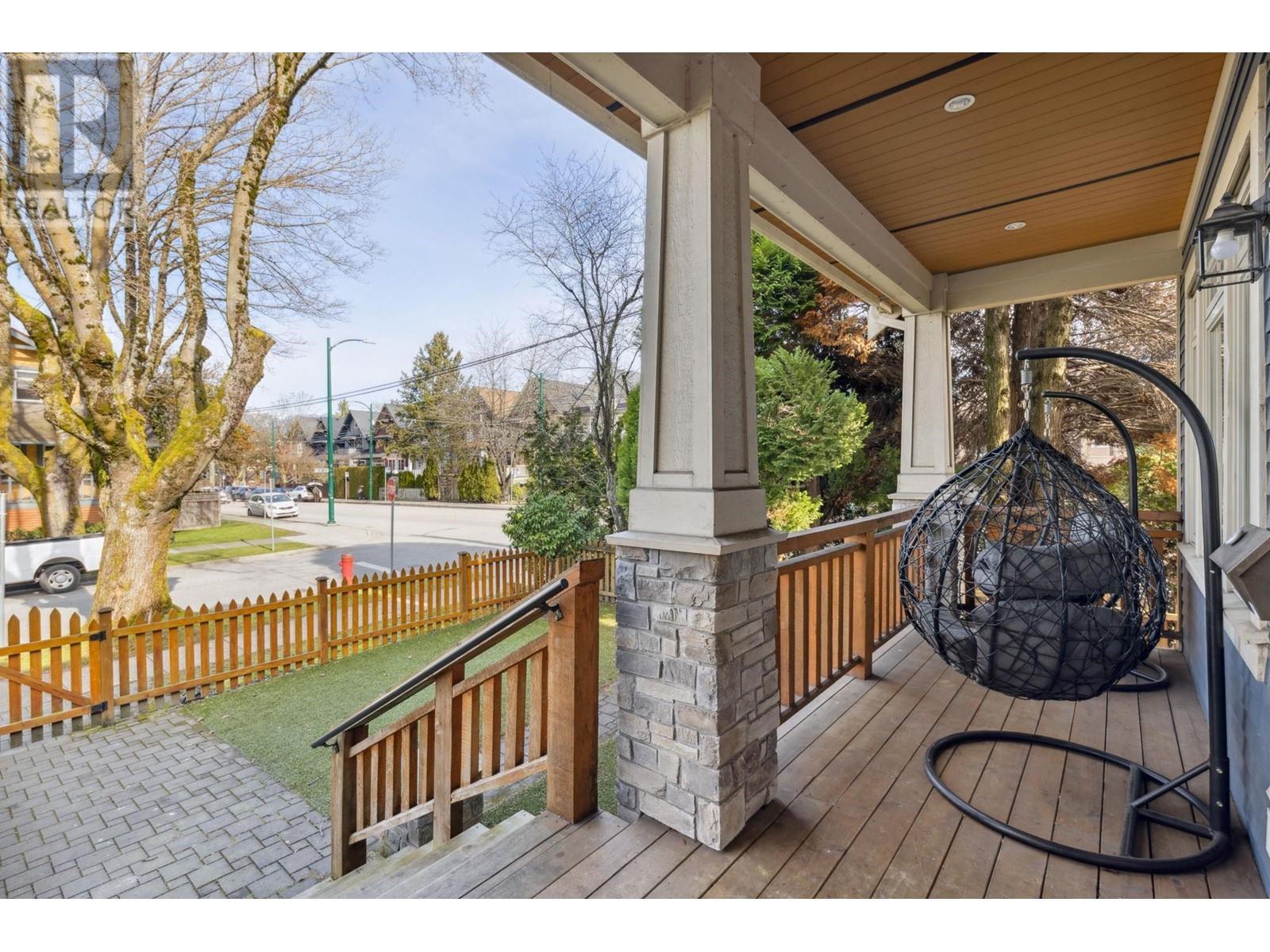 












2806 W 7TH AVENUE

,
Vancouver,




British Columbia
V6K1Z6

