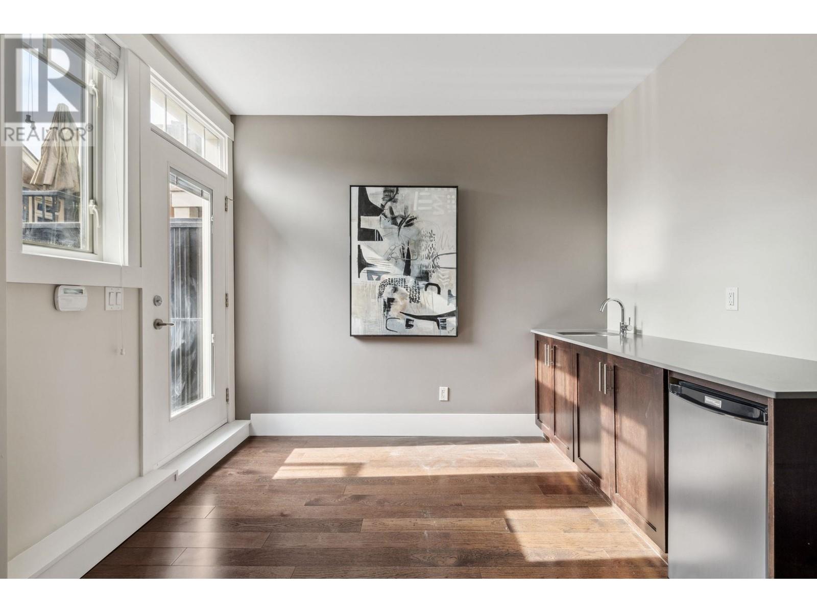 












2806 W 7TH AVENUE

,
Vancouver,




British Columbia
V6K1Z6

