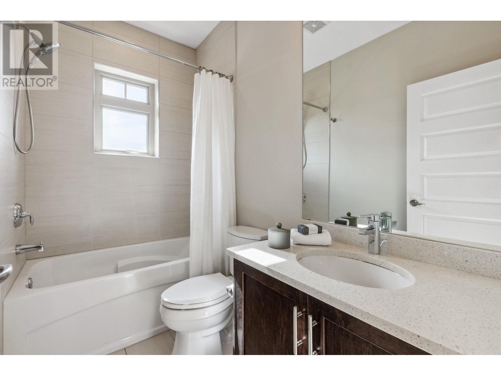 












2806 W 7TH AVENUE

,
Vancouver,




British Columbia
V6K1Z6

