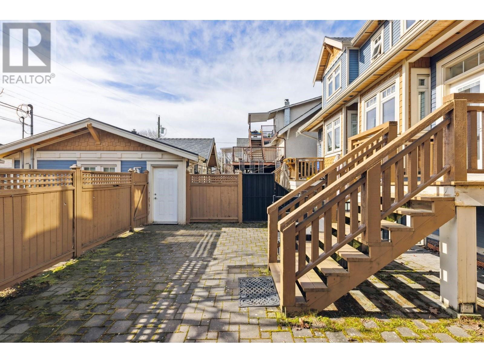 












2806 W 7TH AVENUE

,
Vancouver,




British Columbia
V6K1Z6

