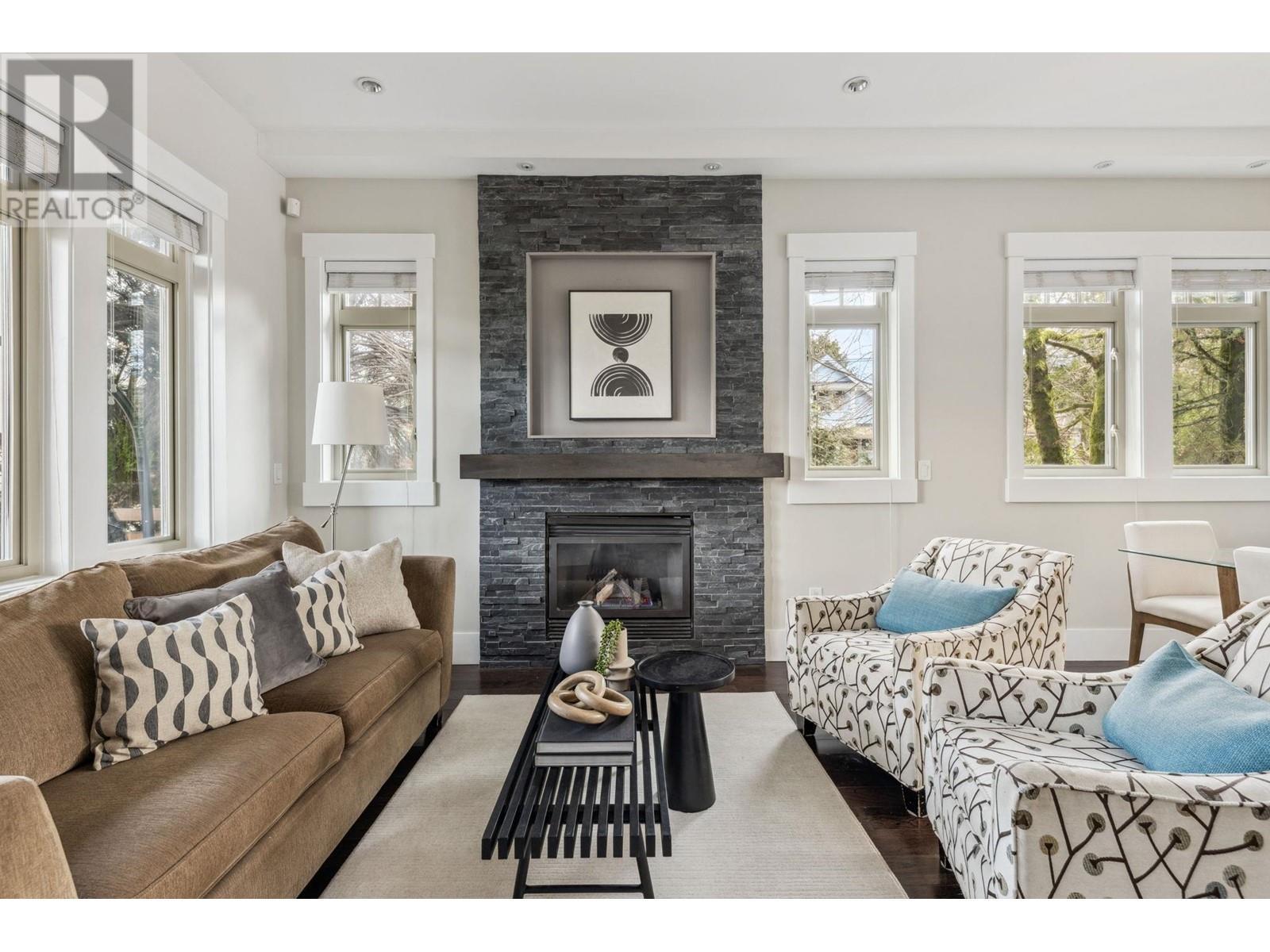 












2806 W 7TH AVENUE

,
Vancouver,




British Columbia
V6K1Z6

