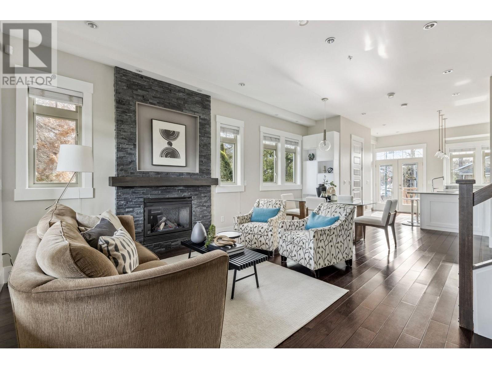 












2806 W 7TH AVENUE

,
Vancouver,




British Columbia
V6K1Z6

