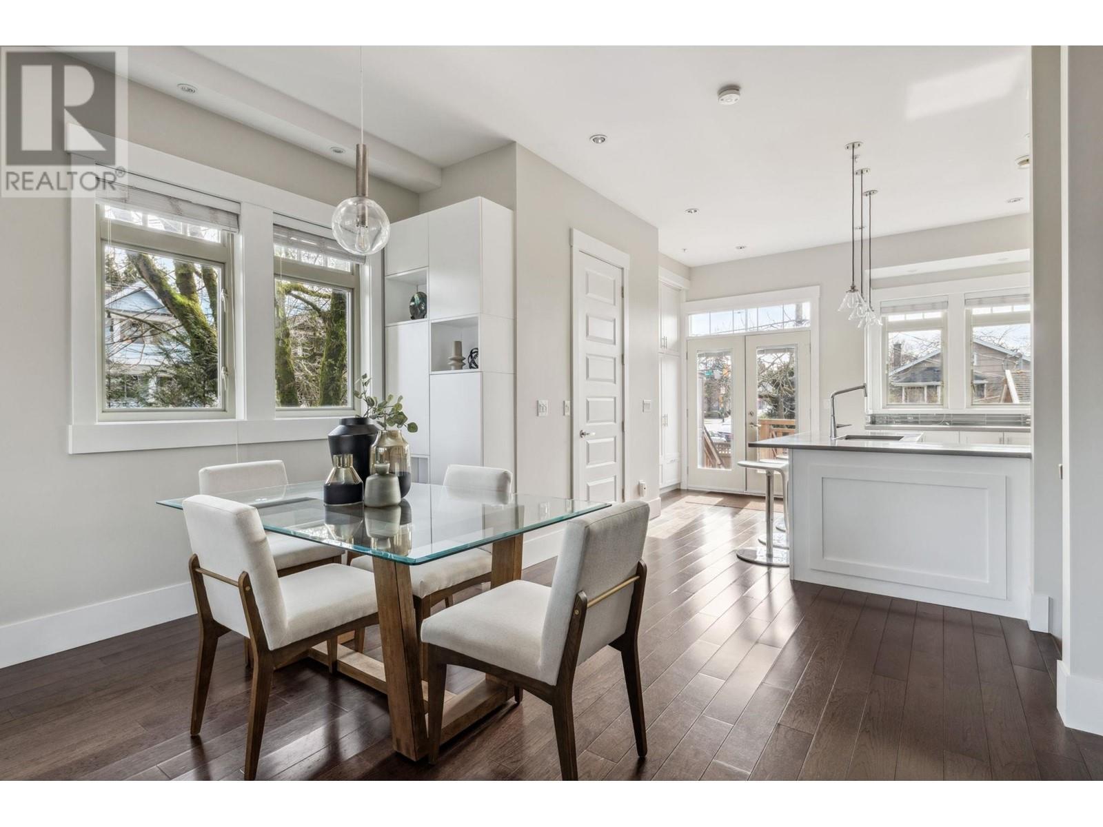 












2806 W 7TH AVENUE

,
Vancouver,




British Columbia
V6K1Z6


