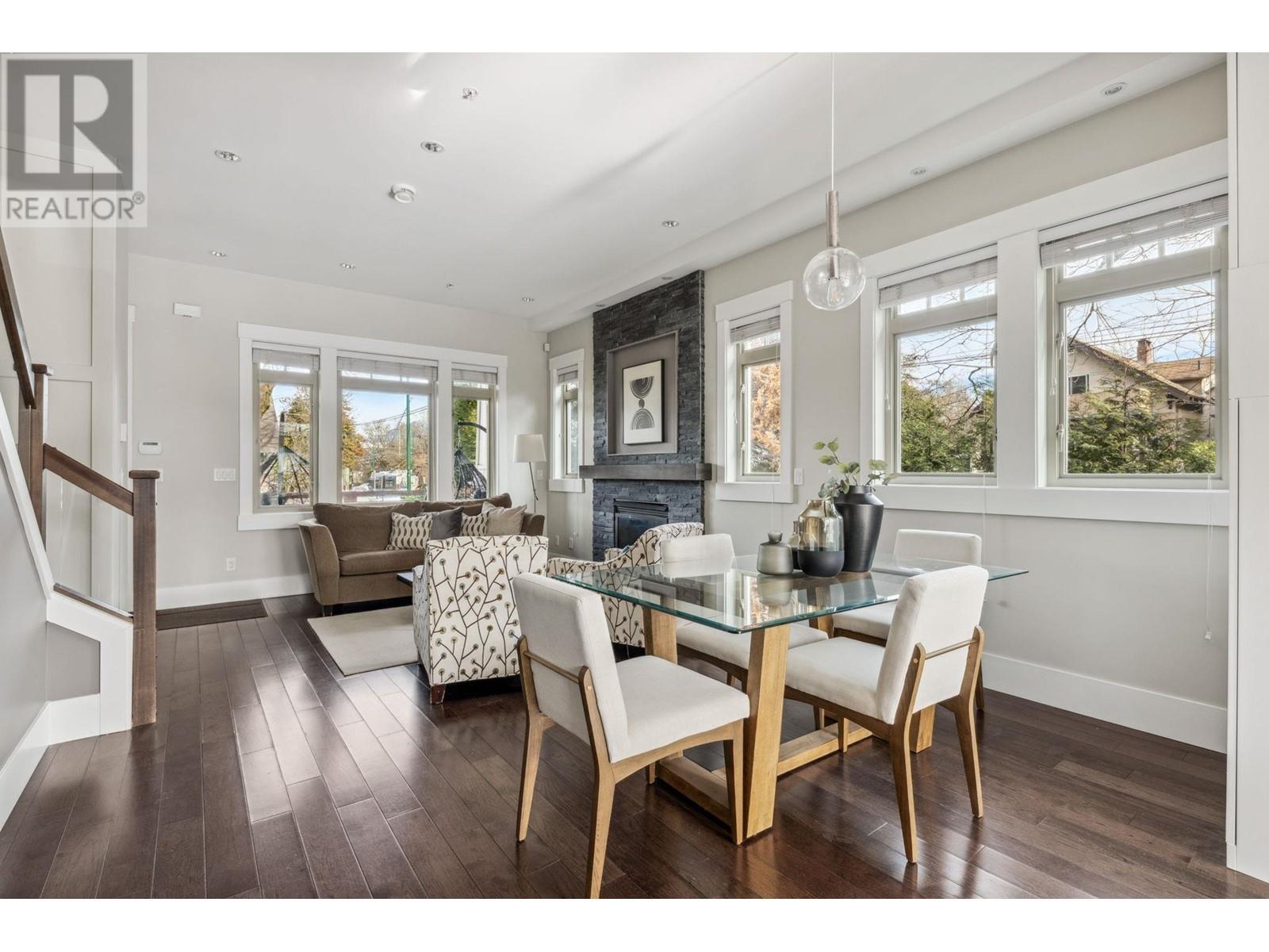 












2806 W 7TH AVENUE

,
Vancouver,




British Columbia
V6K1Z6

