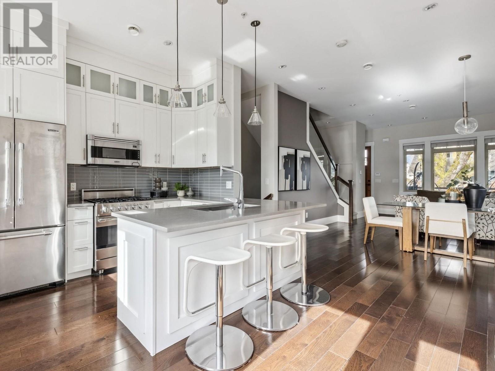 












2806 W 7TH AVENUE

,
Vancouver,




British Columbia
V6K1Z6

