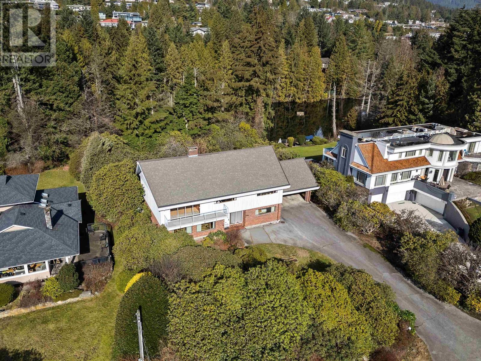 












945 GROVELAND ROAD

,
West Vancouver,




British Columbia
V7S1Y9

