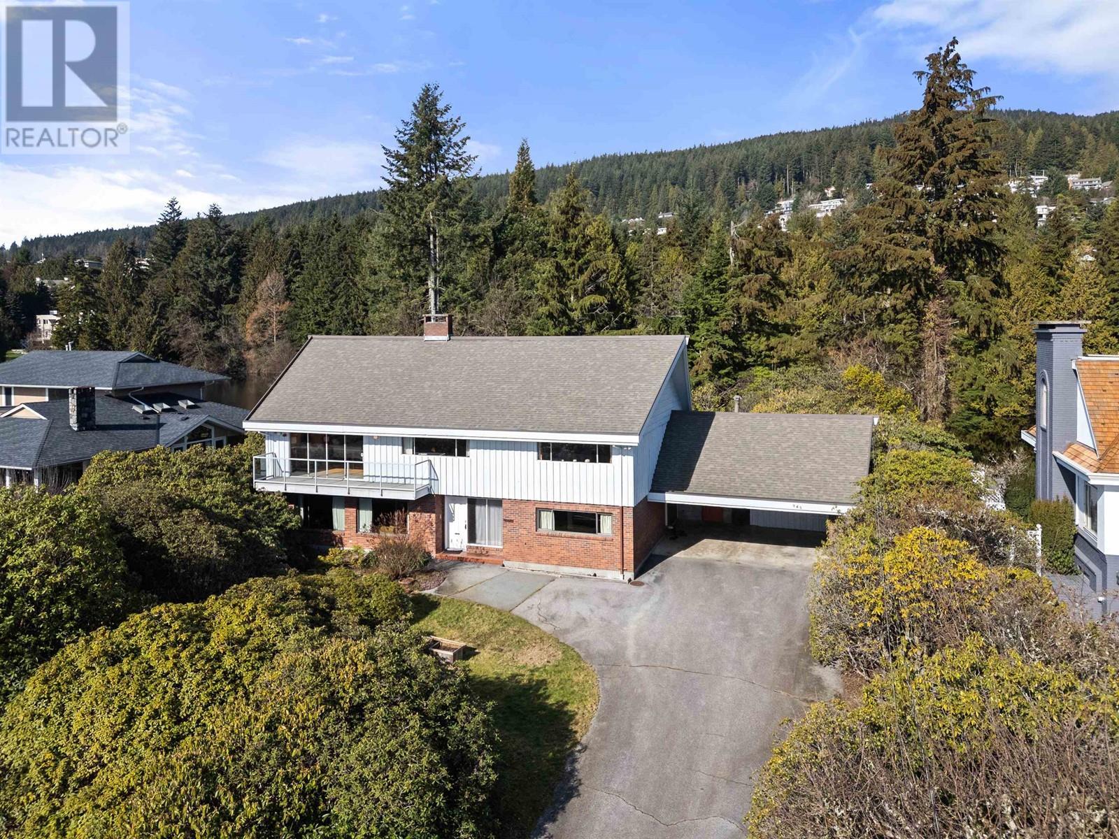 












945 GROVELAND ROAD

,
West Vancouver,




British Columbia
V7S1Y9

