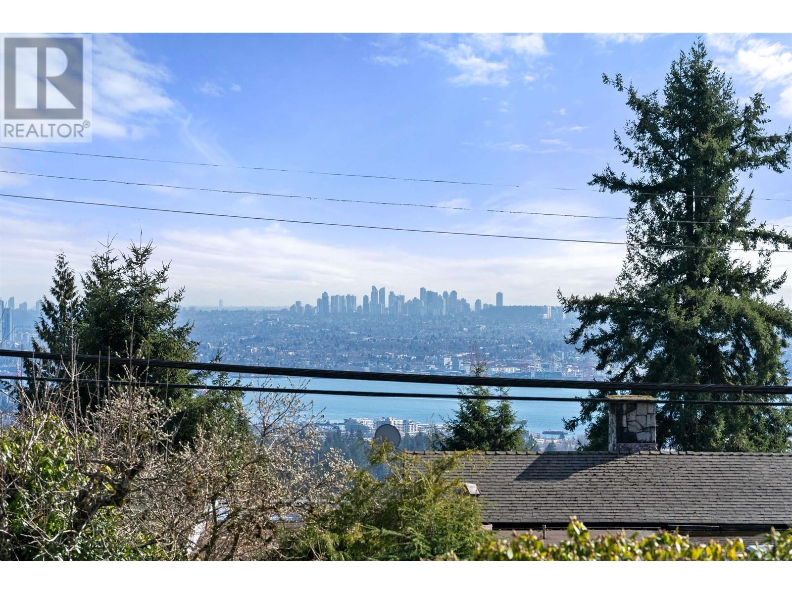 












945 GROVELAND ROAD

,
West Vancouver,




British Columbia
V7S1Y9

