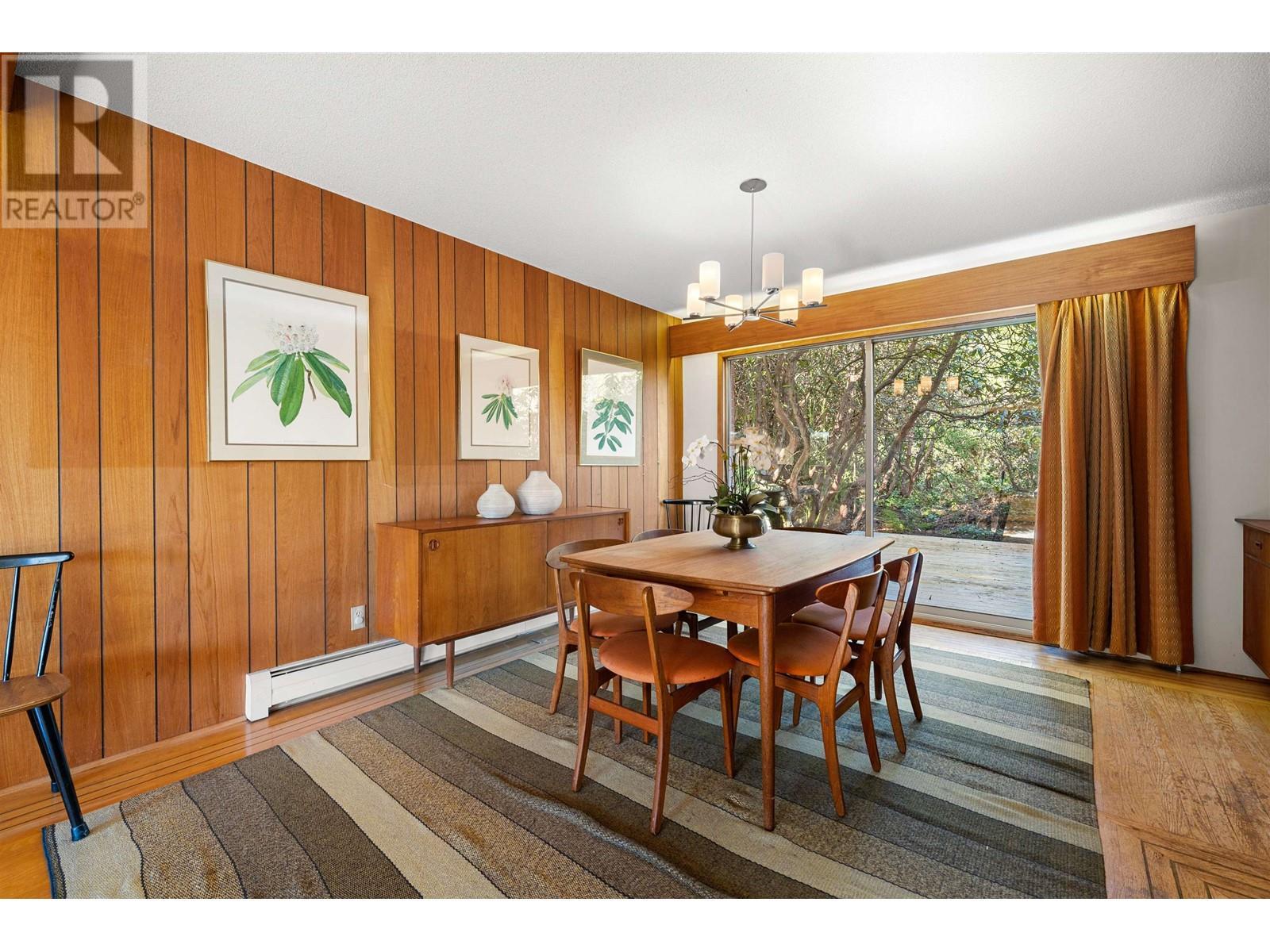 












945 GROVELAND ROAD

,
West Vancouver,




British Columbia
V7S1Y9

