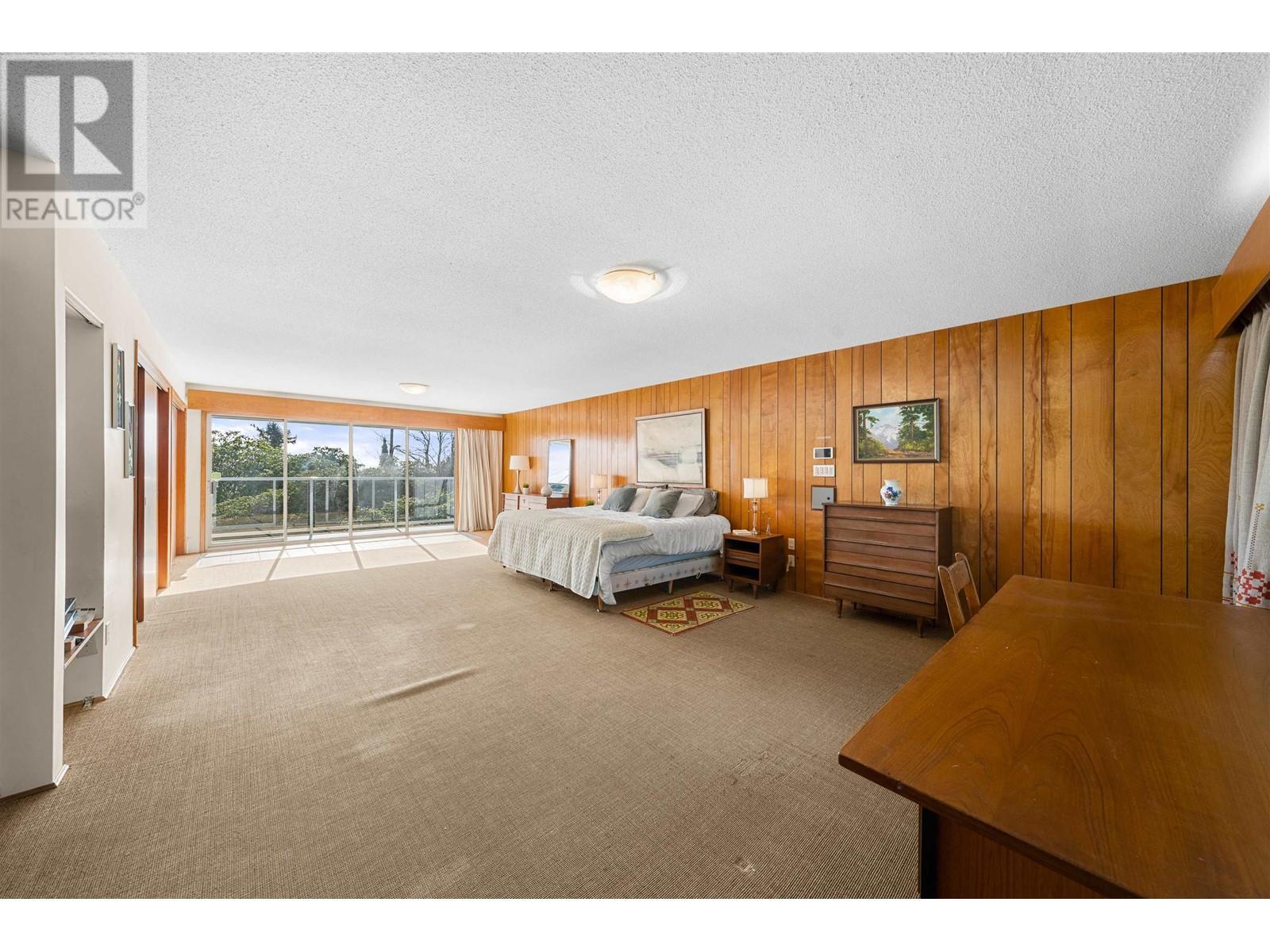 












945 GROVELAND ROAD

,
West Vancouver,




British Columbia
V7S1Y9


