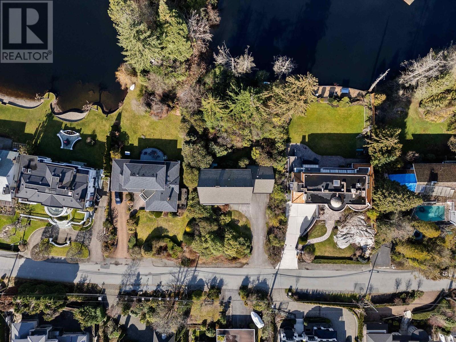 












945 GROVELAND ROAD

,
West Vancouver,




British Columbia
V7S1Y9

