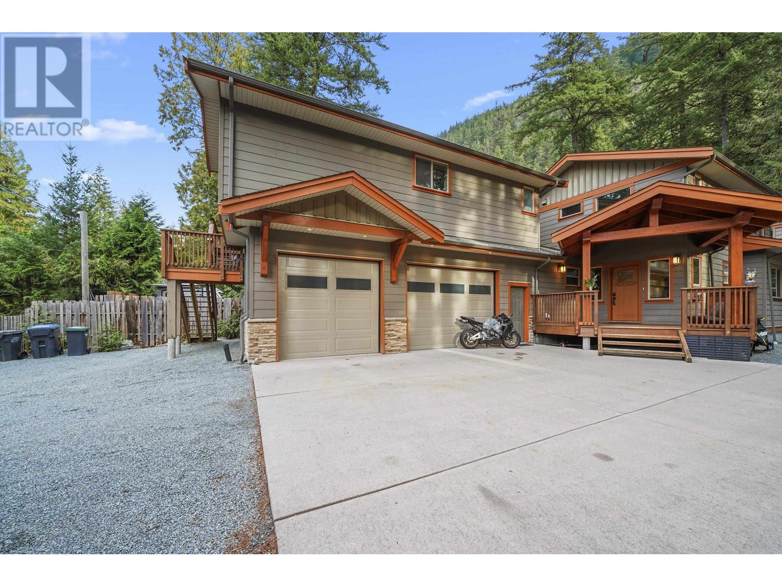 












1782 DEPOT ROAD

,
Squamish,




British Columbia
V0N1T0

