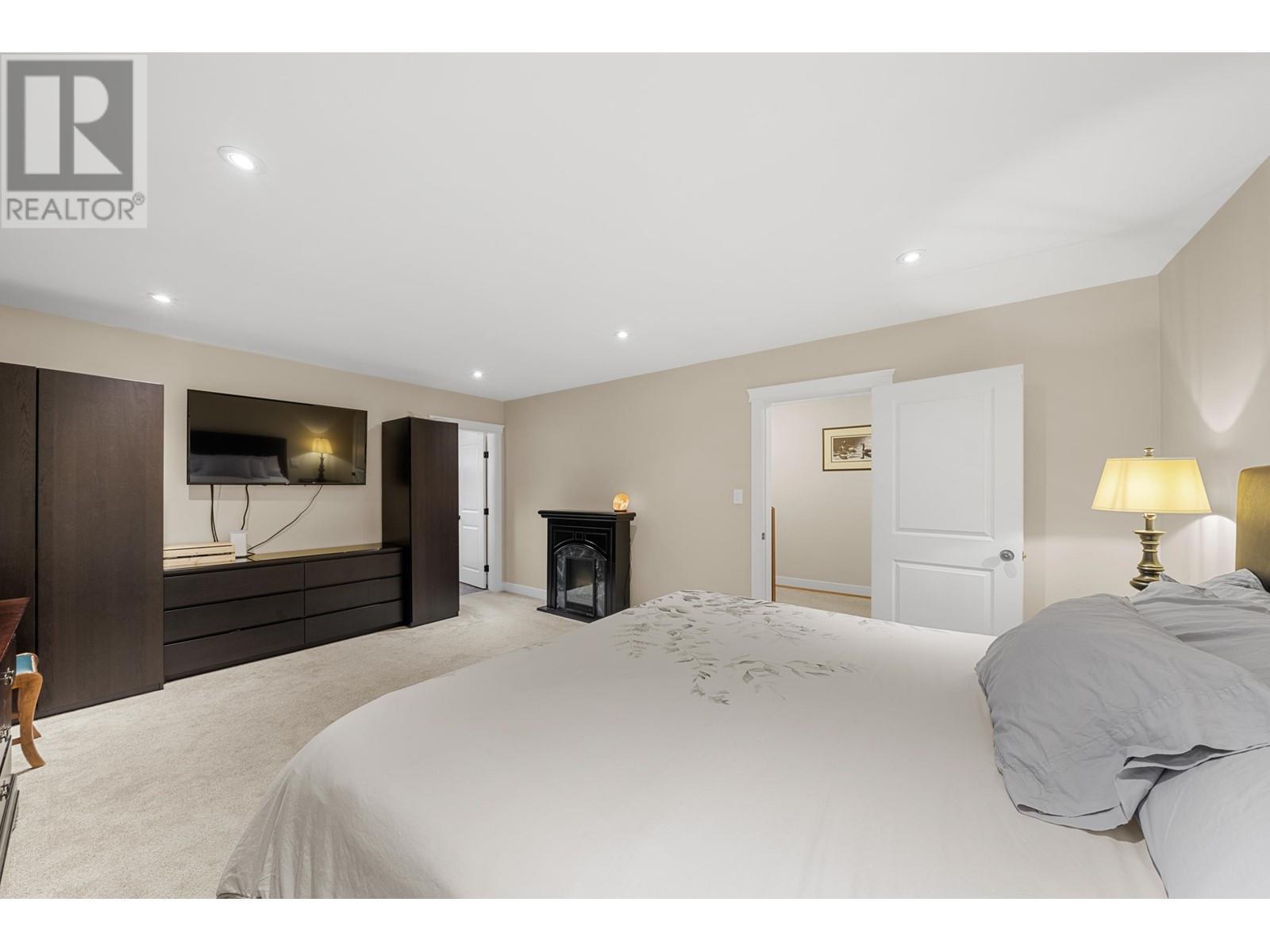 












1782 DEPOT ROAD

,
Squamish,




British Columbia
V0N1T0

