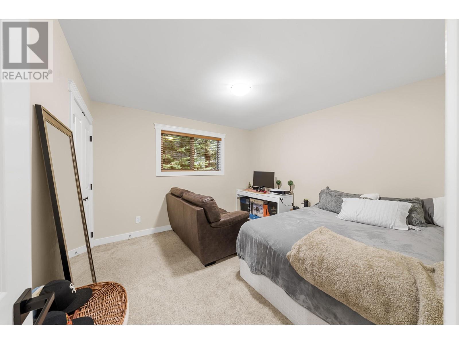 












1782 DEPOT ROAD

,
Squamish,




British Columbia
V0N1T0

