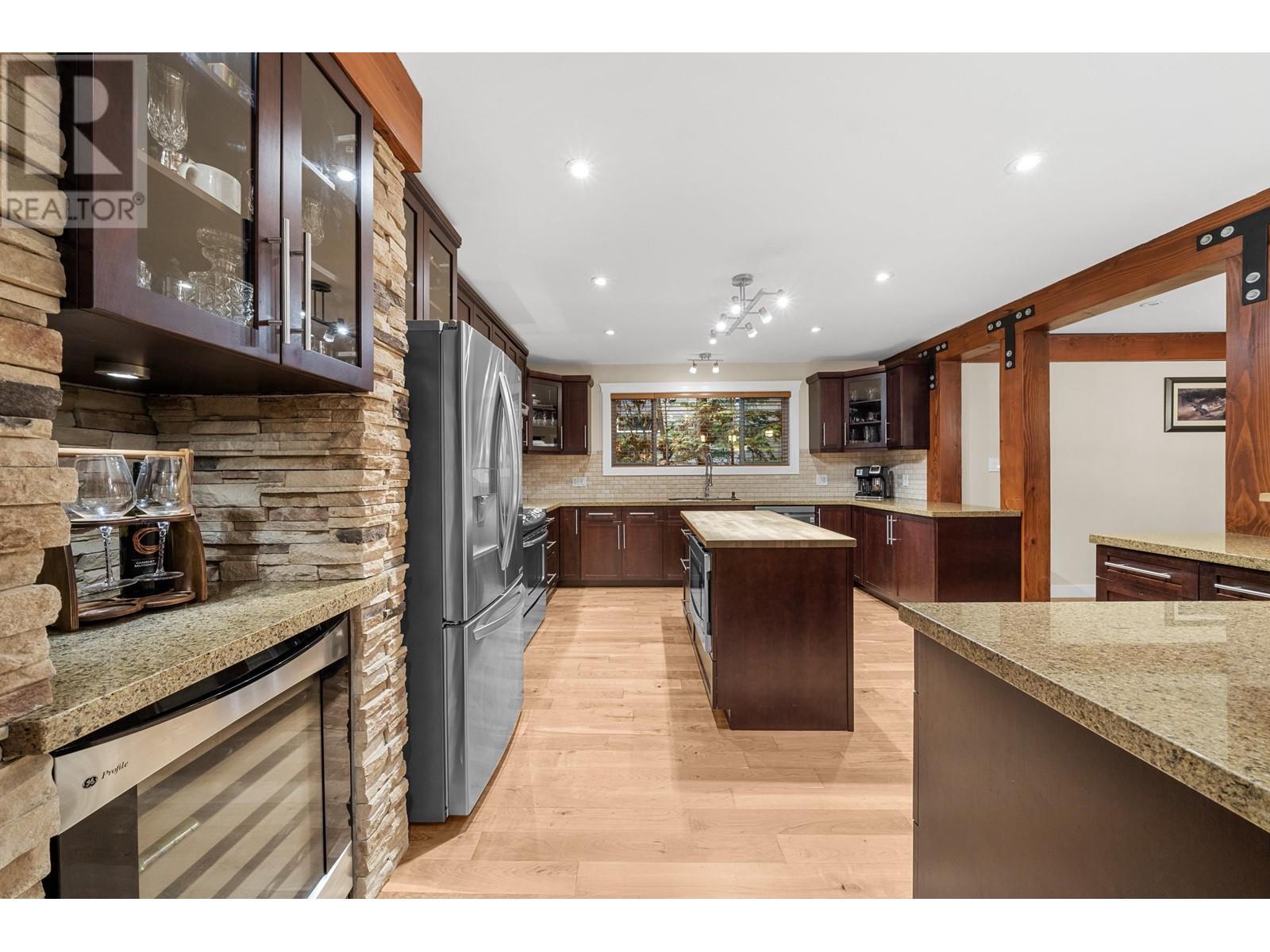 












1782 DEPOT ROAD

,
Squamish,




British Columbia
V0N1T0

