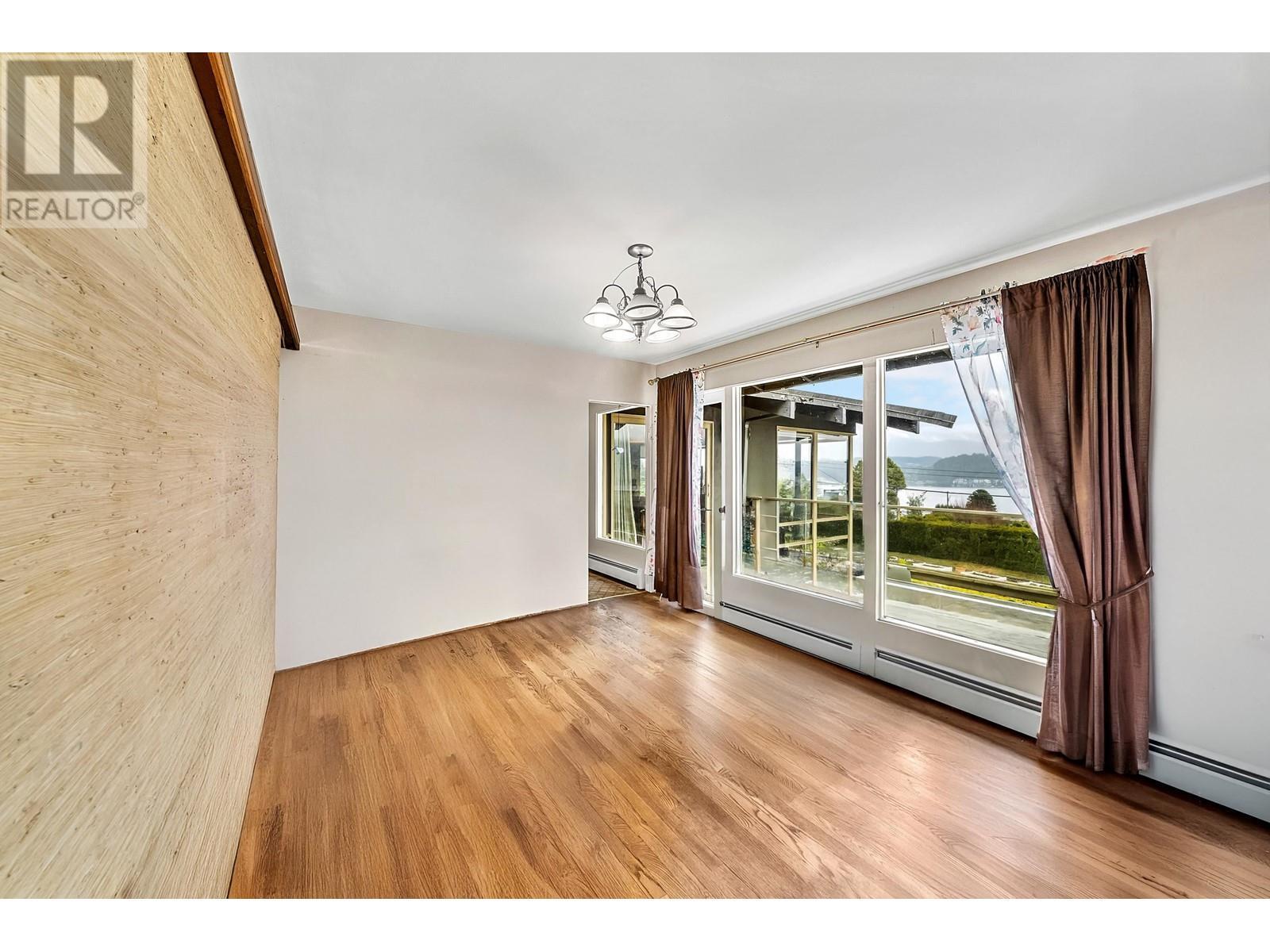 












645 BAYCREST DRIVE

,
North Vancouver,




British Columbia
V7G1N7

