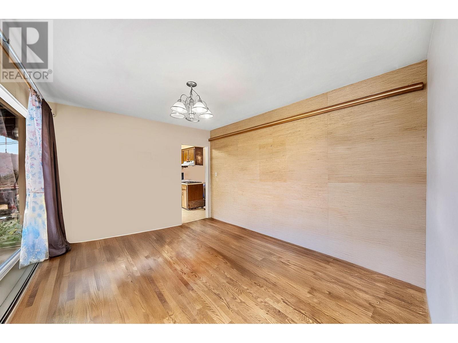 












645 BAYCREST DRIVE

,
North Vancouver,




British Columbia
V7G1N7

