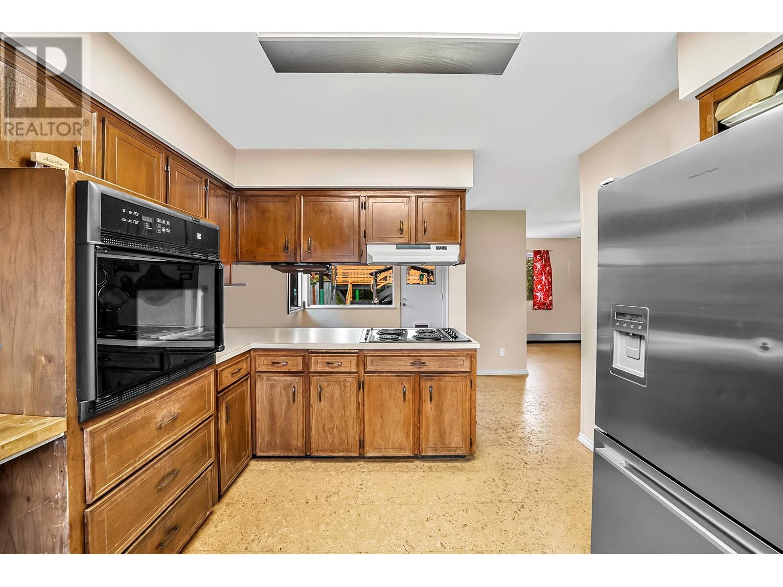 












645 BAYCREST DRIVE

,
North Vancouver,




British Columbia
V7G1N7

