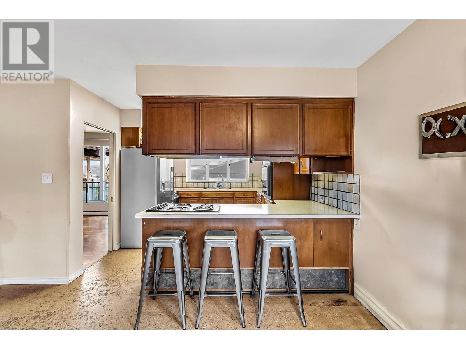 












645 BAYCREST DRIVE

,
North Vancouver,




British Columbia
V7G1N7

