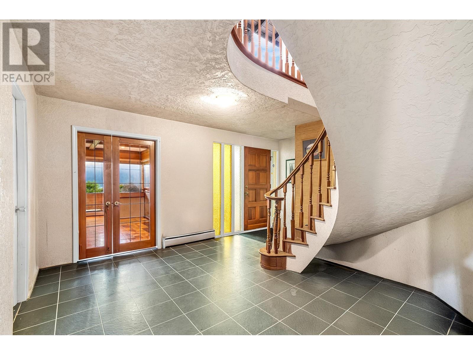 












645 BAYCREST DRIVE

,
North Vancouver,




British Columbia
V7G1N7

