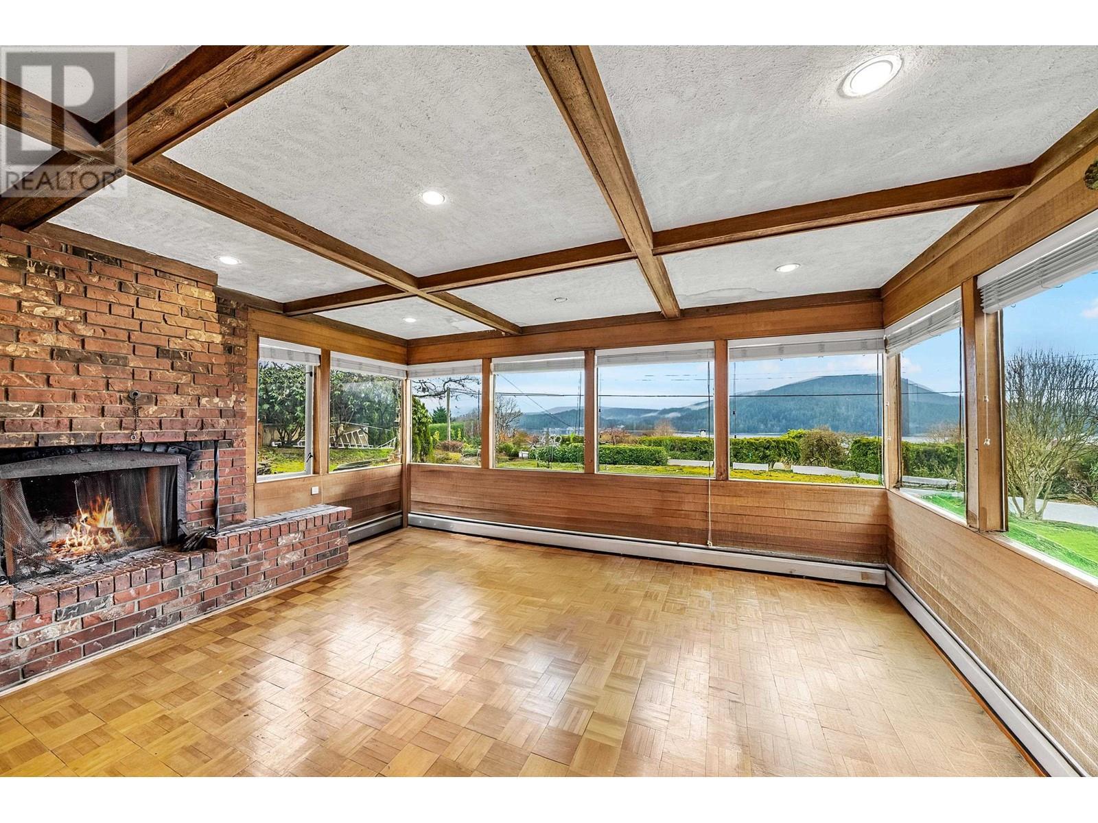 












645 BAYCREST DRIVE

,
North Vancouver,




British Columbia
V7G1N7

