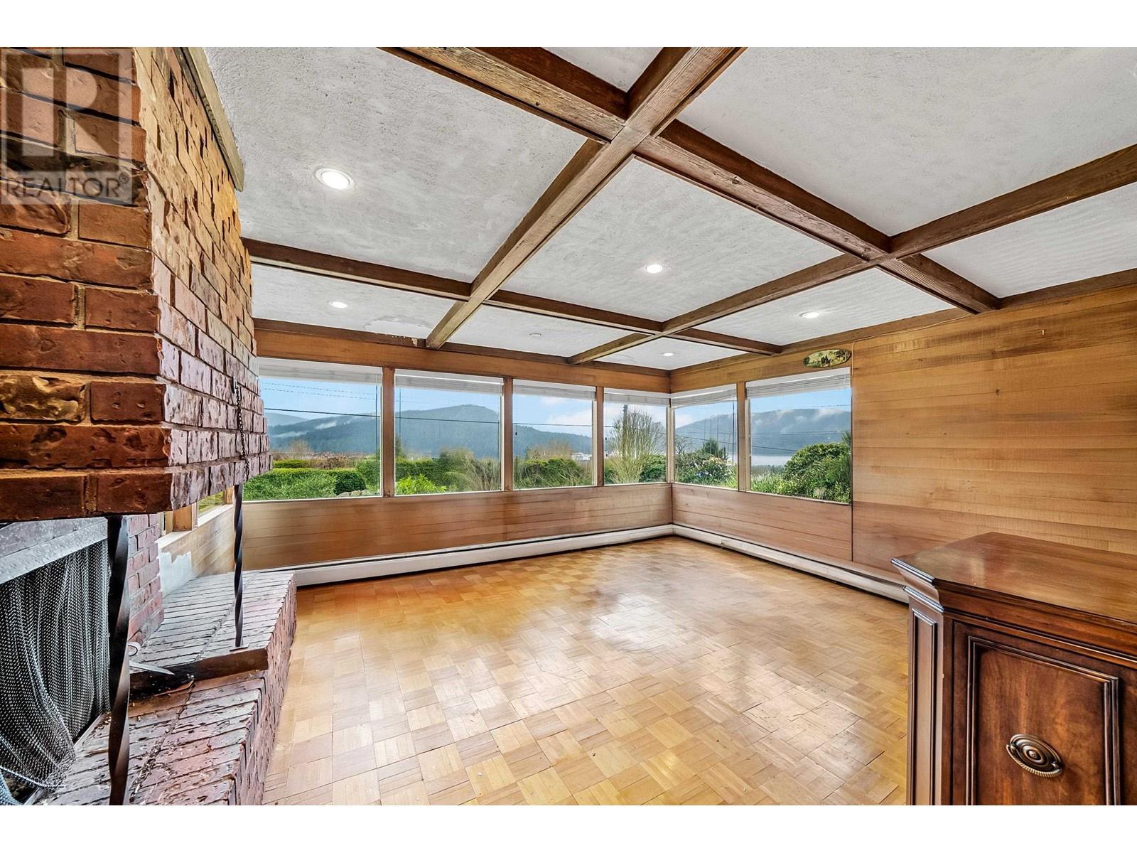 












645 BAYCREST DRIVE

,
North Vancouver,




British Columbia
V7G1N7

