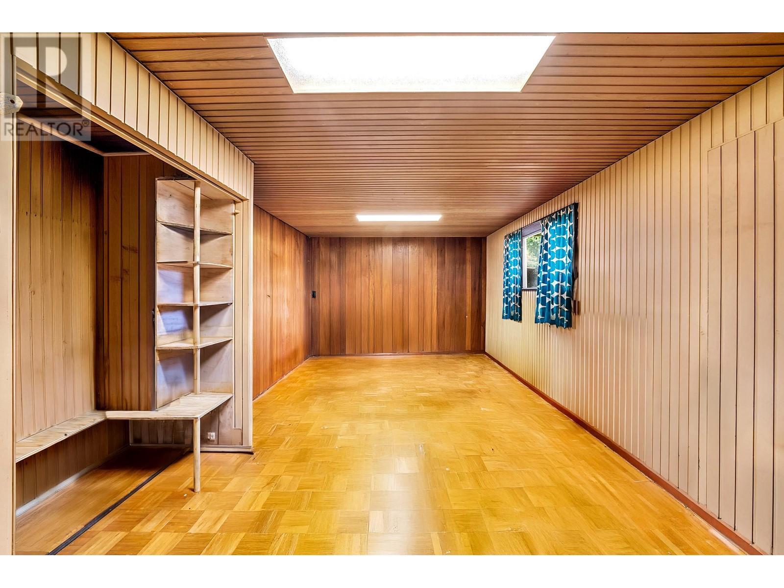 












645 BAYCREST DRIVE

,
North Vancouver,




British Columbia
V7G1N7

