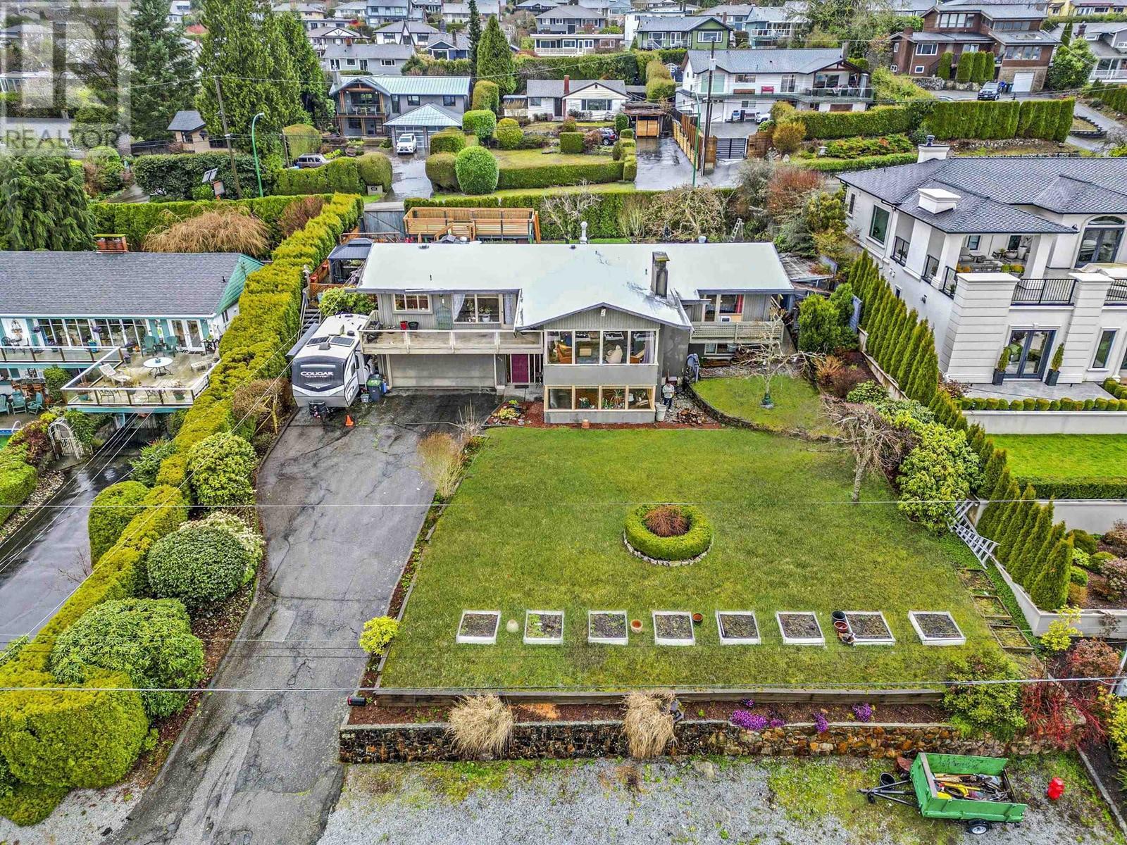 












645 BAYCREST DRIVE

,
North Vancouver,




British Columbia
V7G1N7

