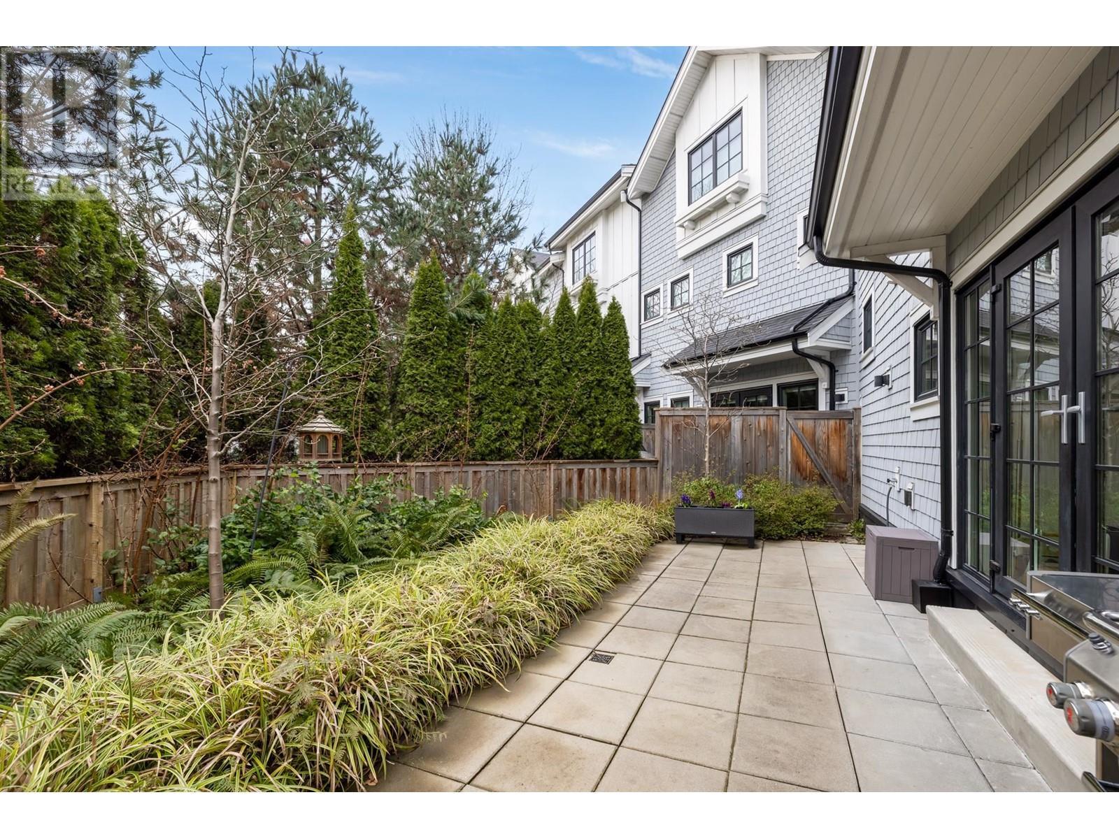 












15 1133 RIDGEWOOD DRIVE

,
North Vancouver,




British Columbia
V7R0A5

