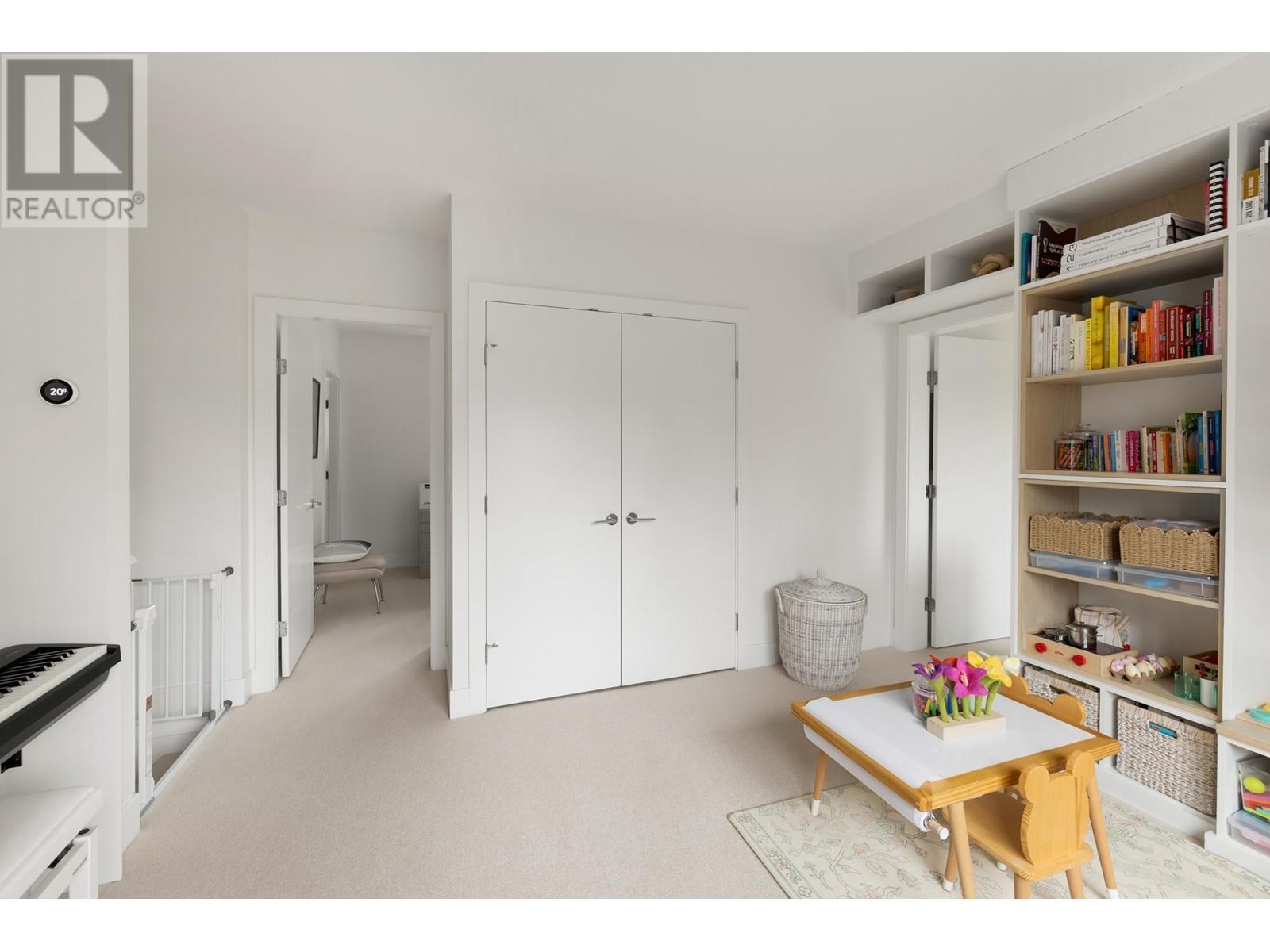 












15 1133 RIDGEWOOD DRIVE

,
North Vancouver,




British Columbia
V7R0A5

