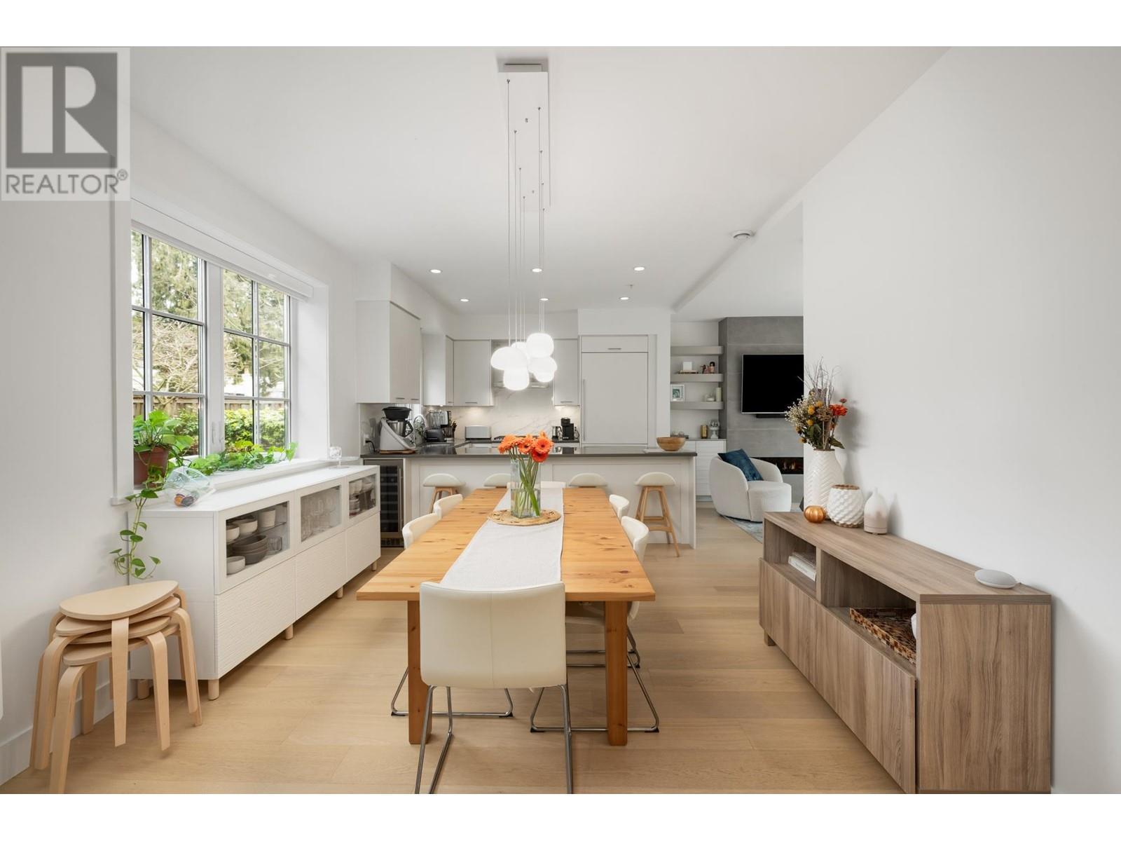 












15 1133 RIDGEWOOD DRIVE

,
North Vancouver,




British Columbia
V7R0A5

