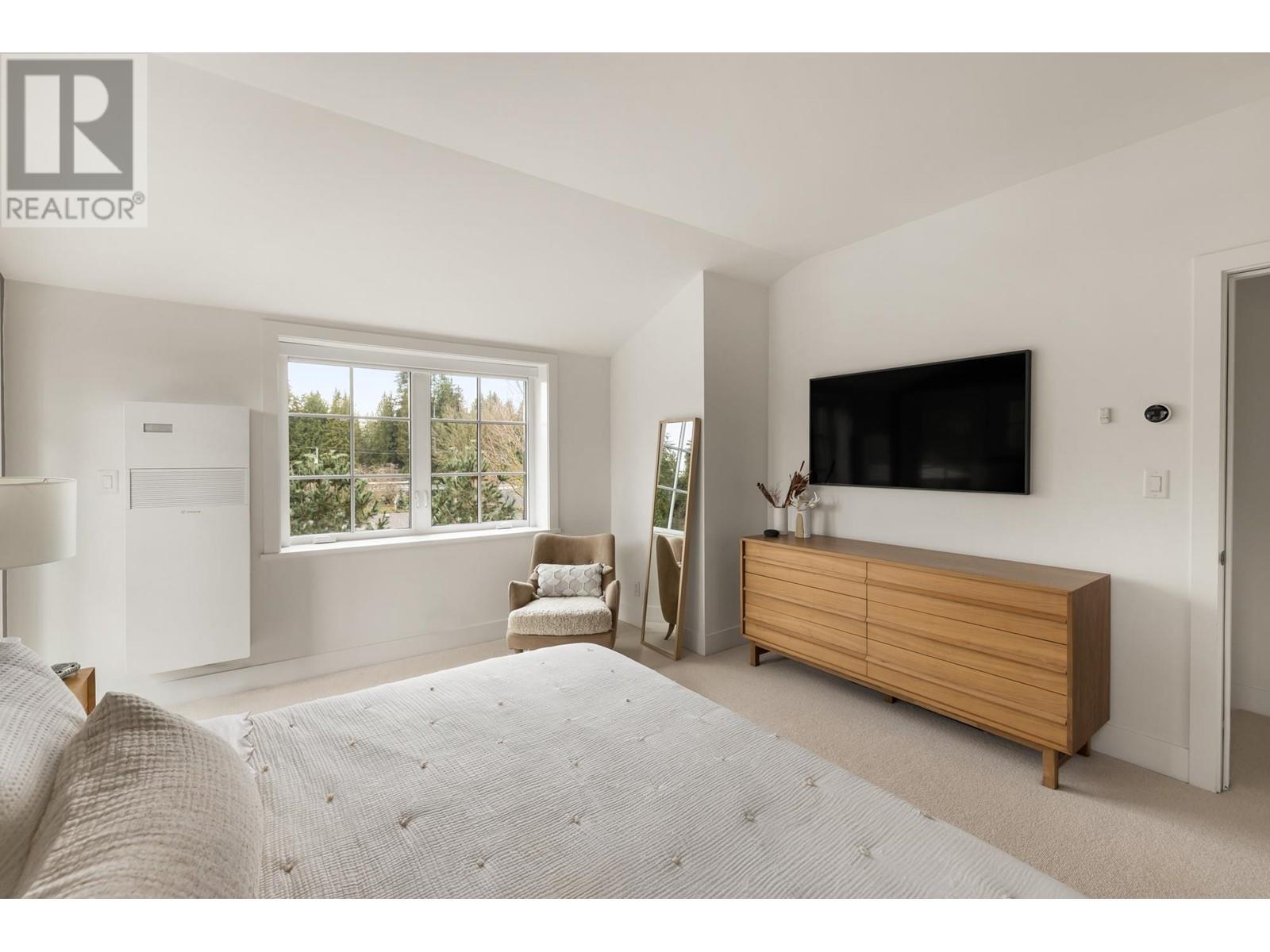 












15 1133 RIDGEWOOD DRIVE

,
North Vancouver,




British Columbia
V7R0A5

