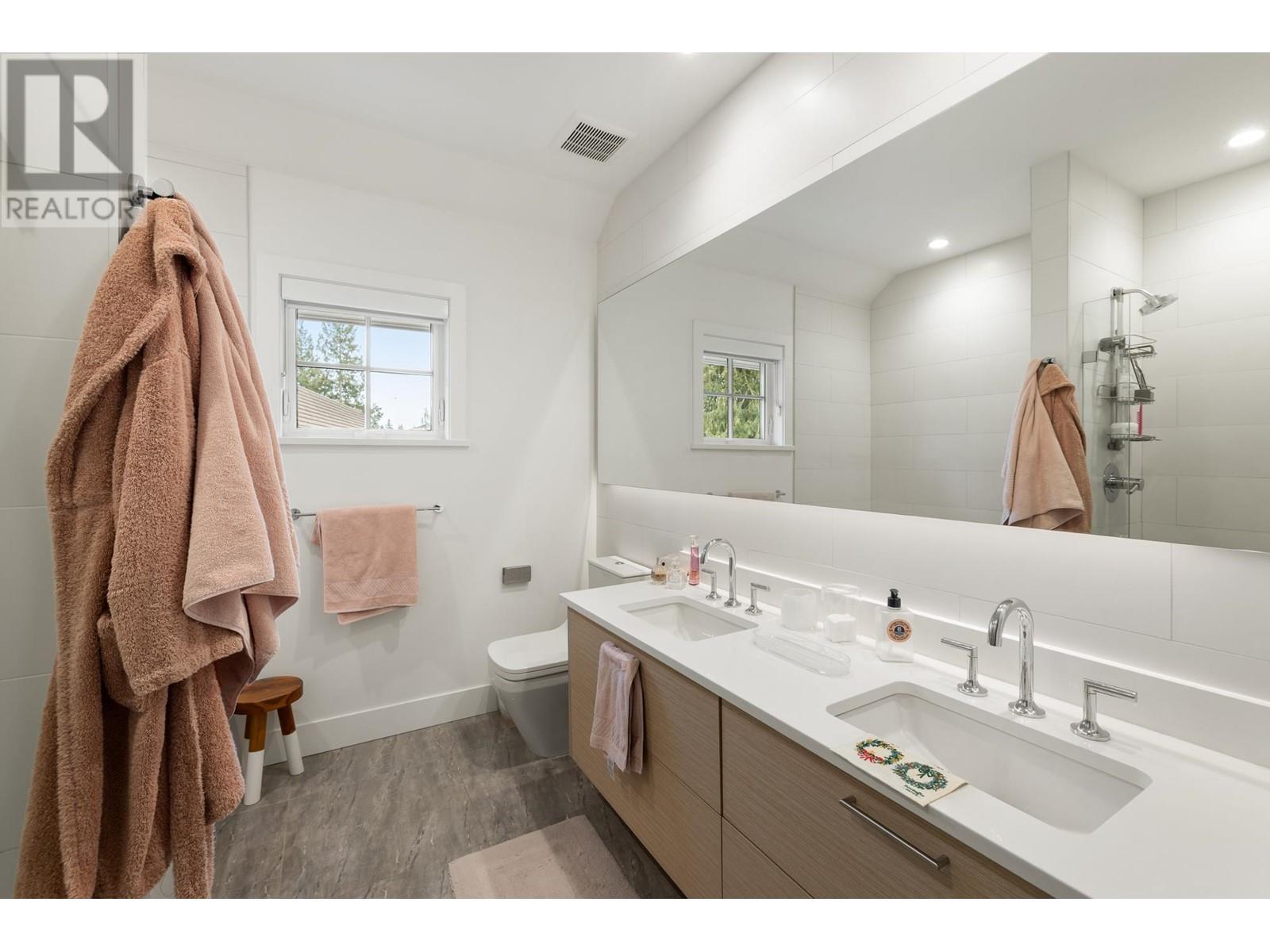 












15 1133 RIDGEWOOD DRIVE

,
North Vancouver,




British Columbia
V7R0A5


