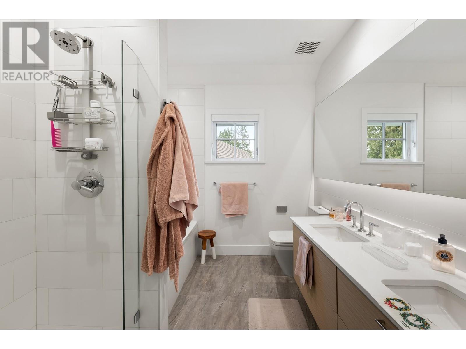 












15 1133 RIDGEWOOD DRIVE

,
North Vancouver,




British Columbia
V7R0A5

