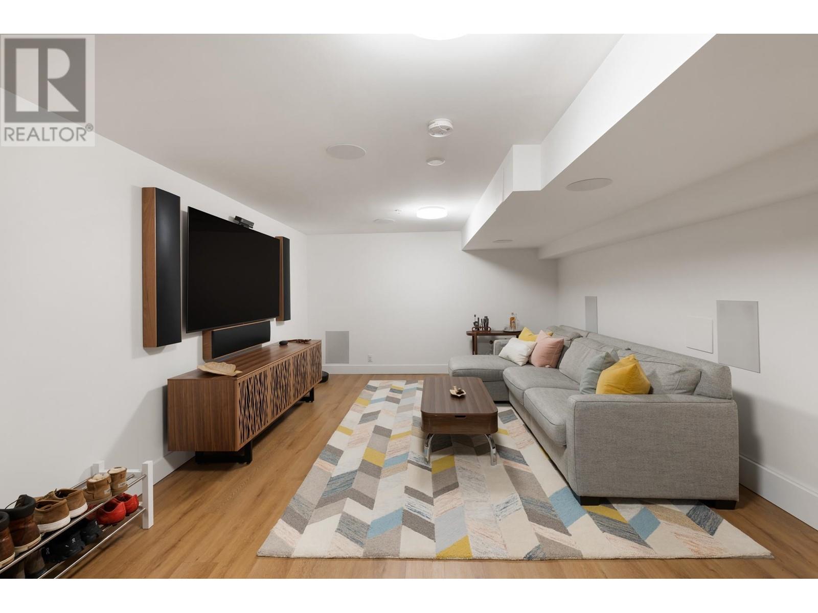 












15 1133 RIDGEWOOD DRIVE

,
North Vancouver,




British Columbia
V7R0A5

