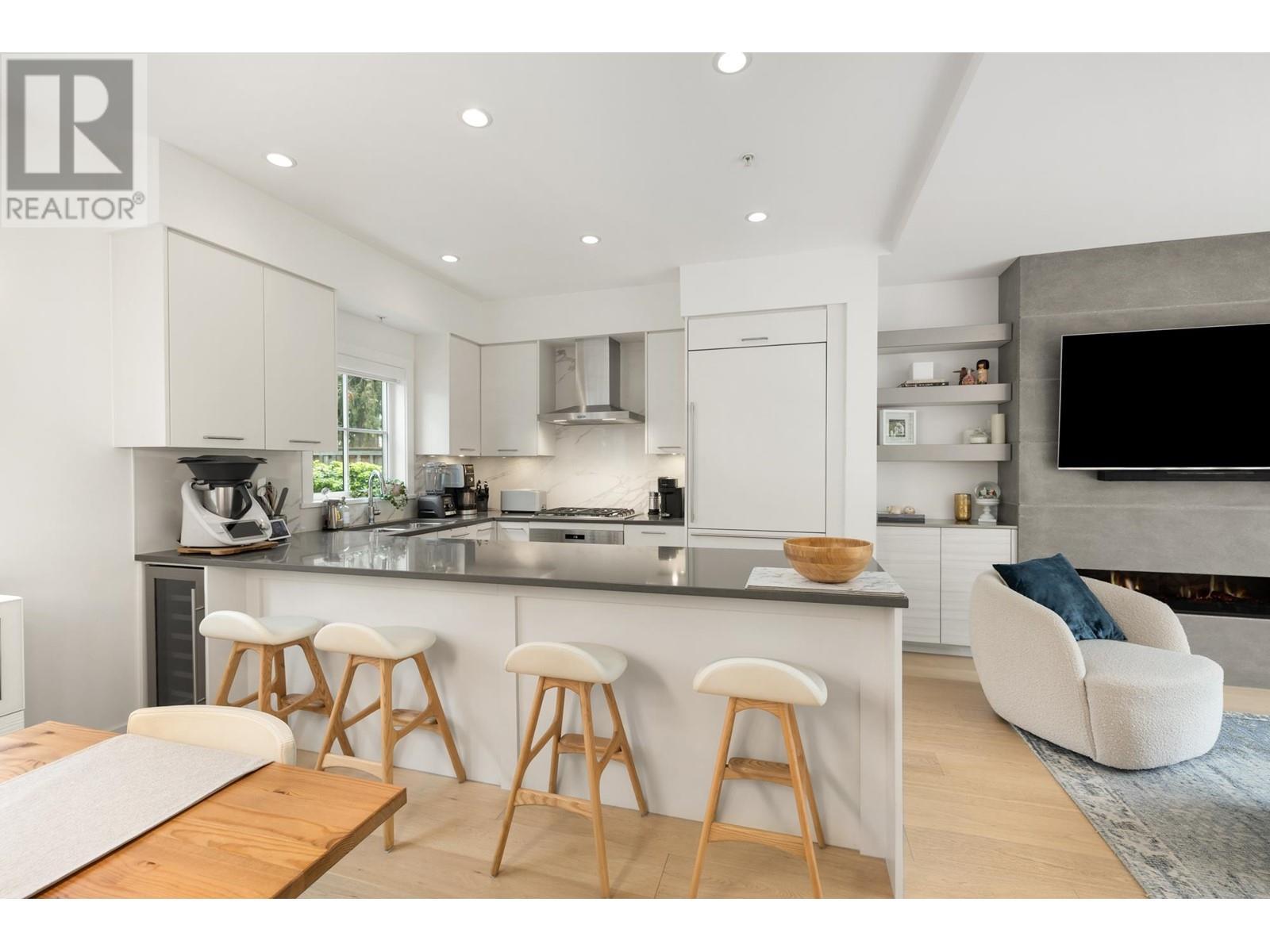 












15 1133 RIDGEWOOD DRIVE

,
North Vancouver,




British Columbia
V7R0A5

