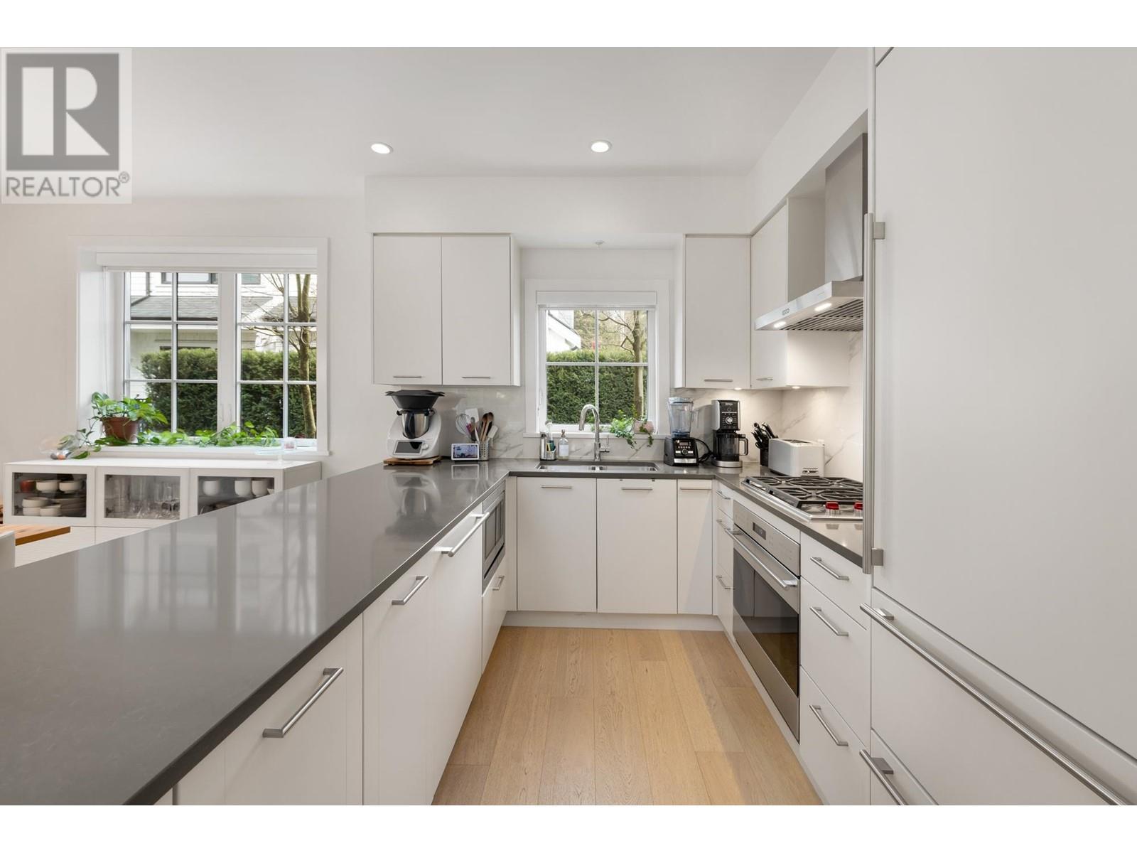 












15 1133 RIDGEWOOD DRIVE

,
North Vancouver,




British Columbia
V7R0A5

