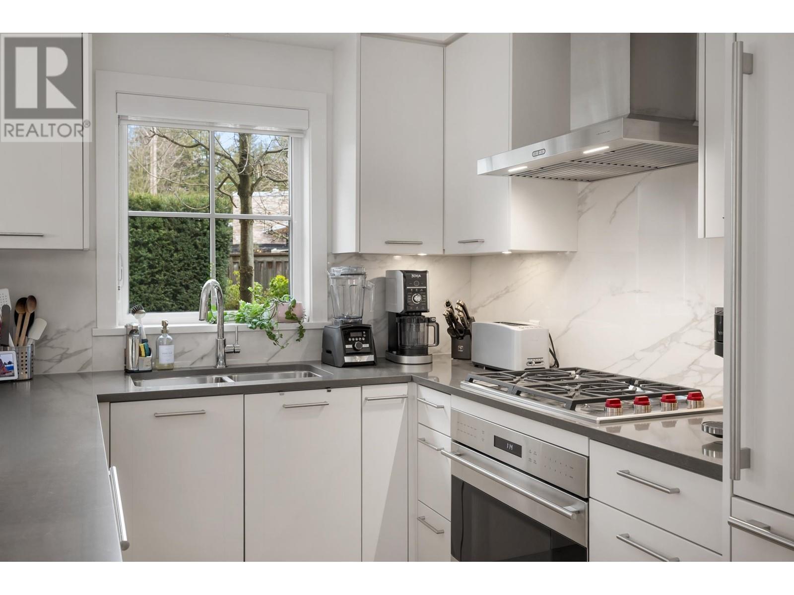 












15 1133 RIDGEWOOD DRIVE

,
North Vancouver,




British Columbia
V7R0A5

