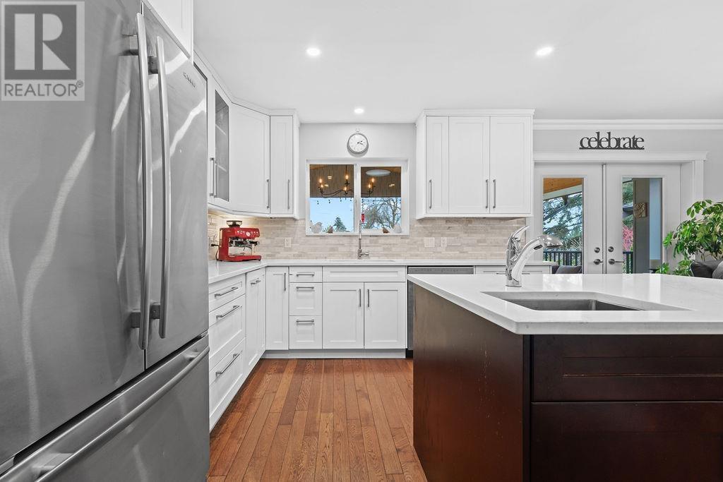 












549 W 22ND STREET

,
North Vancouver,




British Columbia
V7M2A6


