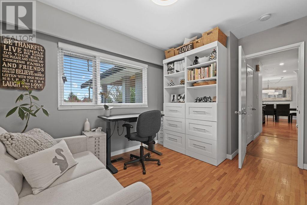 












549 W 22ND STREET

,
North Vancouver,




British Columbia
V7M2A6

