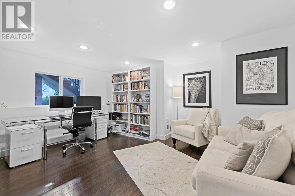 












549 W 22ND STREET

,
North Vancouver,




British Columbia
V7M2A6


