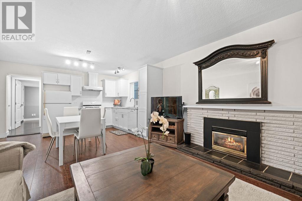 












549 W 22ND STREET

,
North Vancouver,




British Columbia
V7M2A6

