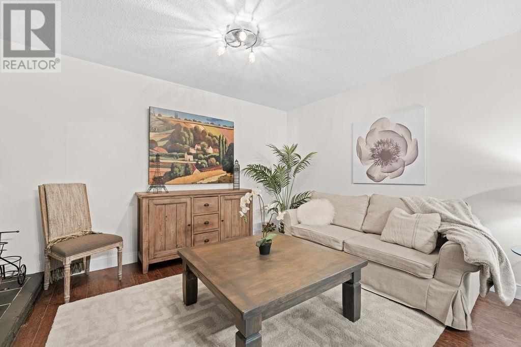 












549 W 22ND STREET

,
North Vancouver,




British Columbia
V7M2A6

