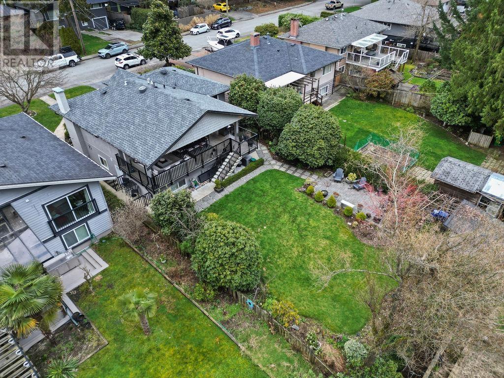 












549 W 22ND STREET

,
North Vancouver,




British Columbia
V7M2A6

