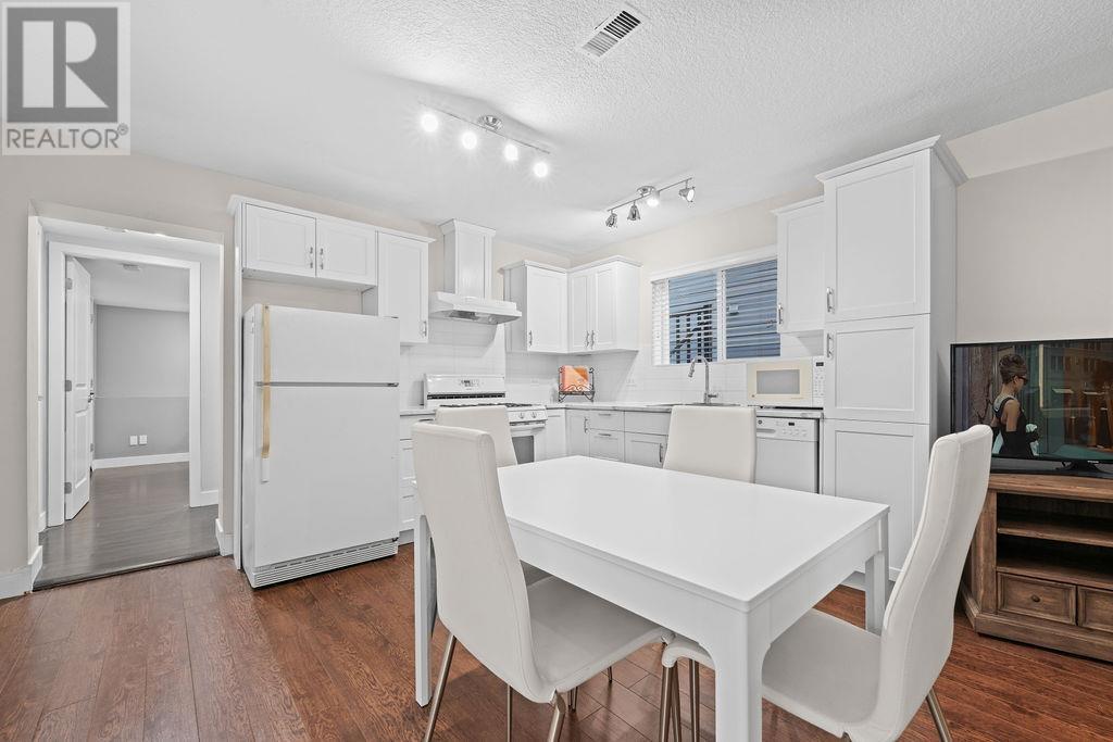 












549 W 22ND STREET

,
North Vancouver,




British Columbia
V7M2A6

