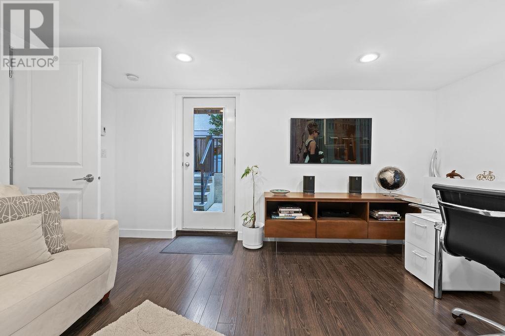 












549 W 22ND STREET

,
North Vancouver,




British Columbia
V7M2A6

