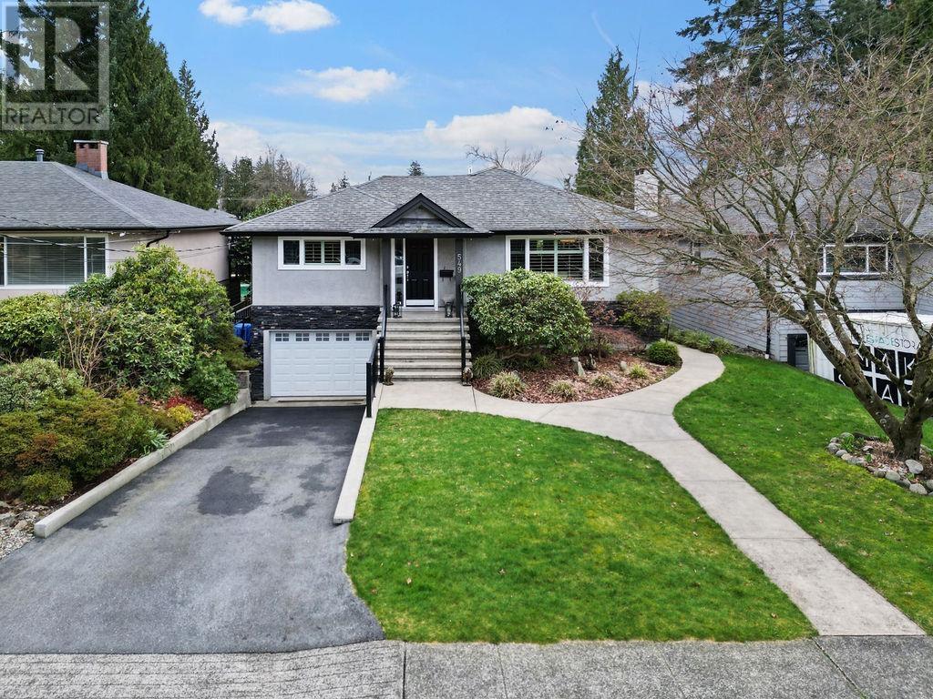 












549 W 22ND STREET

,
North Vancouver,




British Columbia
V7M2A6

