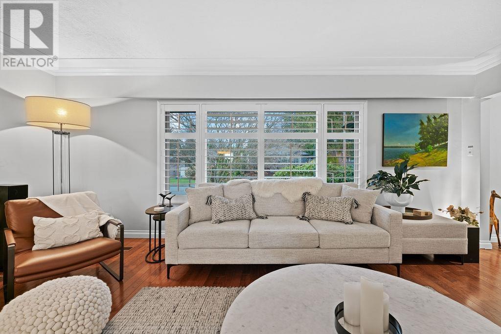 












549 W 22ND STREET

,
North Vancouver,




British Columbia
V7M2A6

