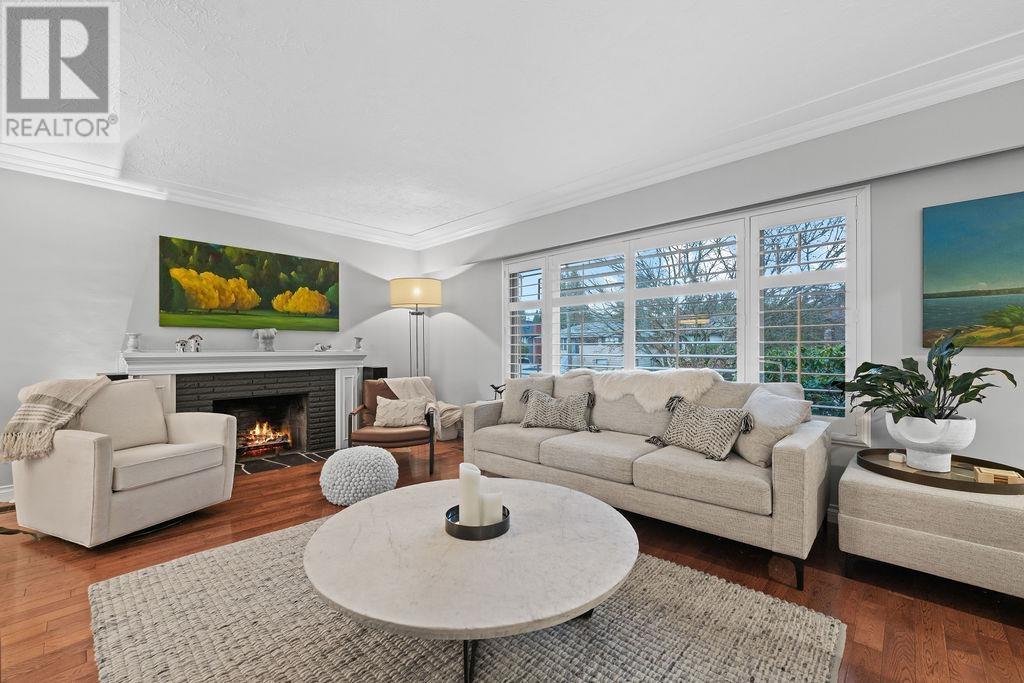 












549 W 22ND STREET

,
North Vancouver,




British Columbia
V7M2A6

