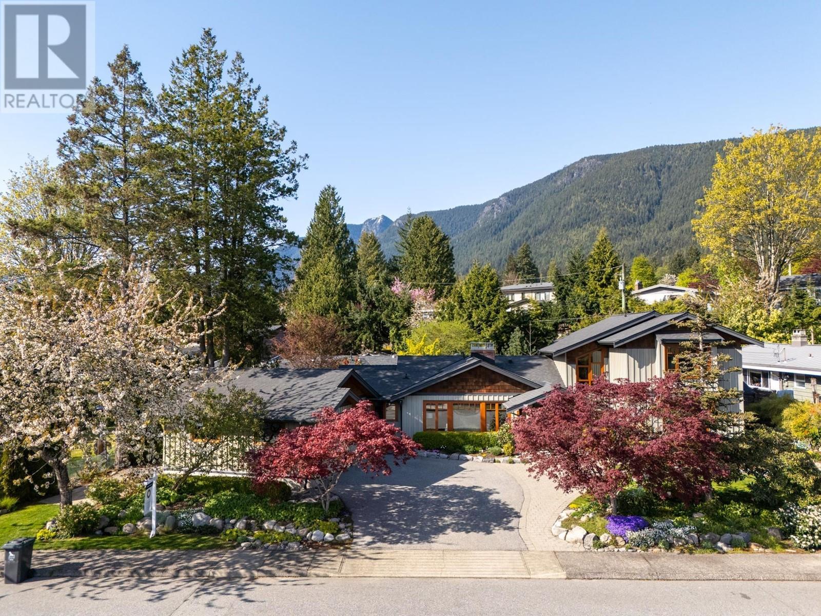 












986 TUDOR AVENUE

,
North Vancouver,




British Columbia
V7R1X7

